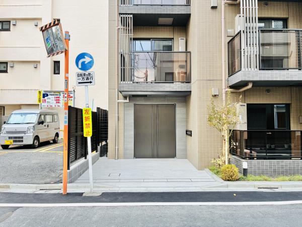 エントランス　ゆとりのあるエントランスです