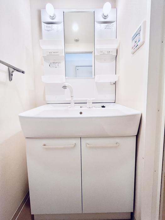 洗面設備　※別部屋の参考写真です。