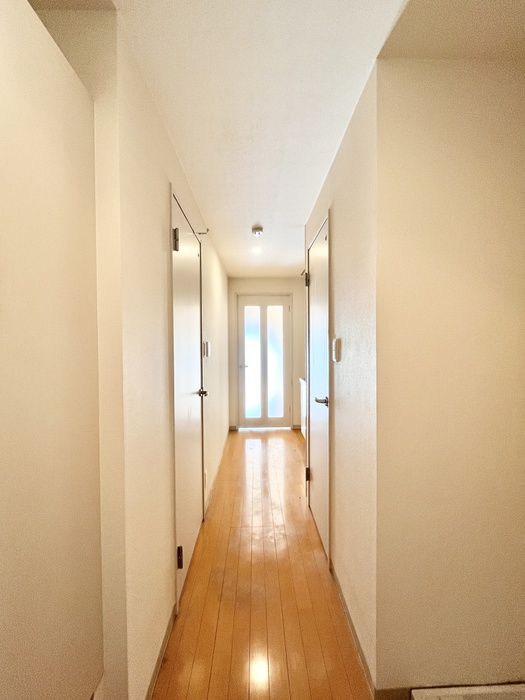 玄関　※別部屋の参考写真です。