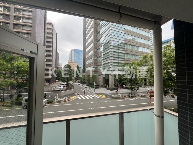 バルコニー　暖かな日差しのふりそそぐバルコニー