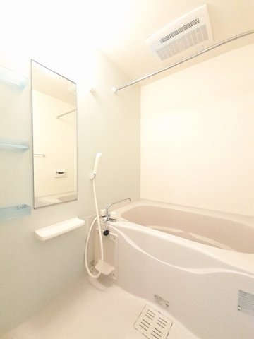 バス・シャワールーム　落ち着いた空間のお風呂です