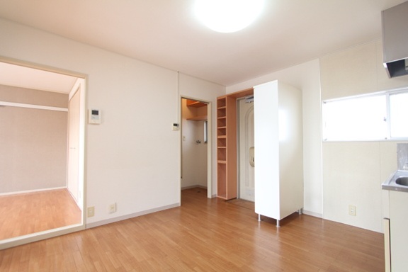 その他部屋・スペース　キッチン+玄関スペース