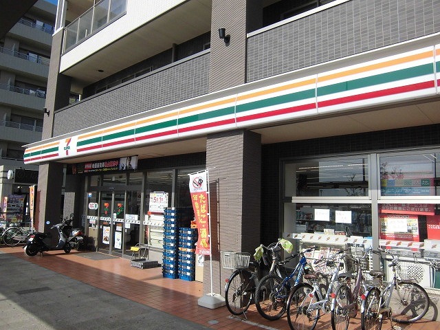 コンビニ　セブンイレブン飯山満駅前店（コンビニ）まで450m
