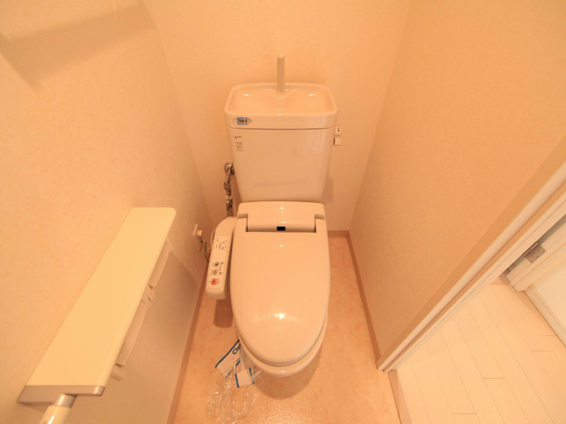 トイレ　温水洗浄暖房便座付トイレ