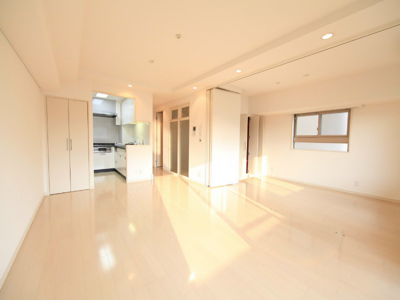 居室・リビング　ＬＤＫ12.5帖　洋室6.3帖とつなげても仕切っても使えます