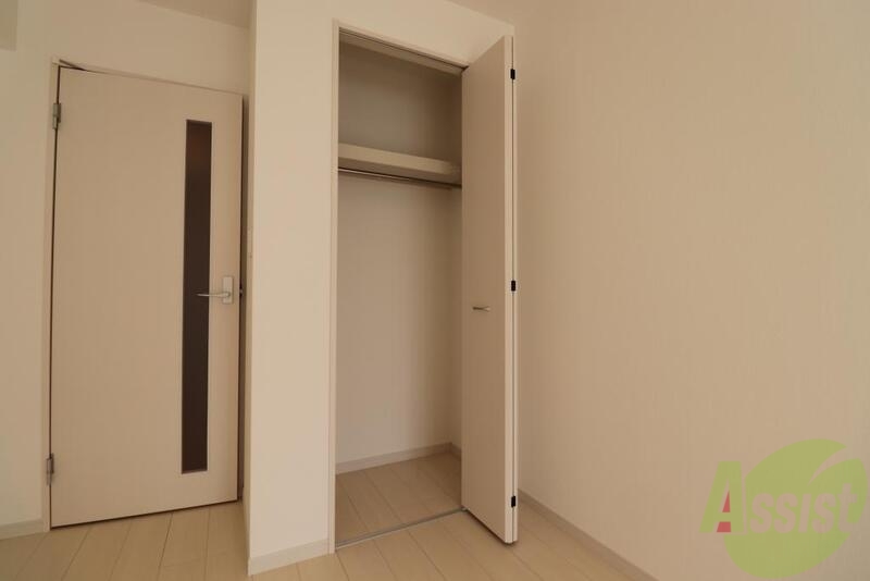 収納　しっかり収納もついています、ロングコートもラクラク収納