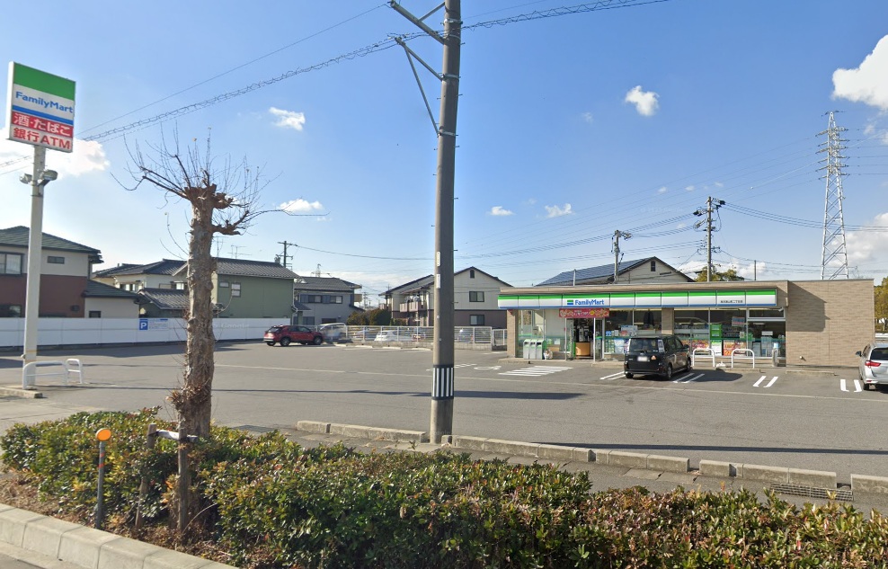 コンビニ　ファミリーマート 高浜湯山町二丁目店（コンビニ）まで542m
