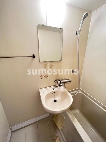 洗面設備　ゆったりとスペースのある洗面所