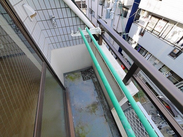 バルコニー　開放的で明るい空間を演出してくれるバルコニーです