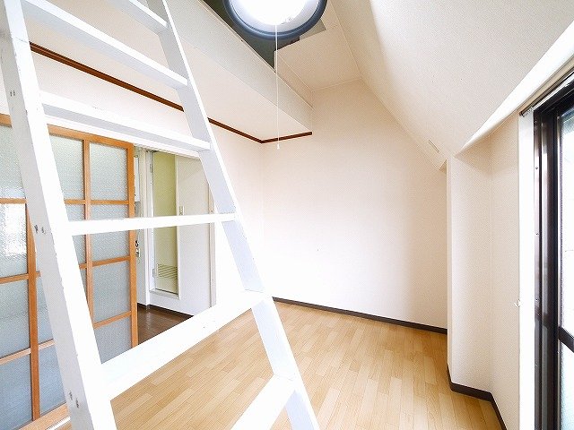 居室・リビング　きれいな居間