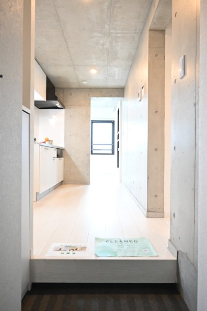 玄関　※家具小物はイメージです