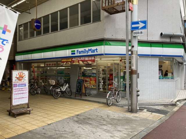 コンビニ　ファミリーマート（コンビニ）まで424m