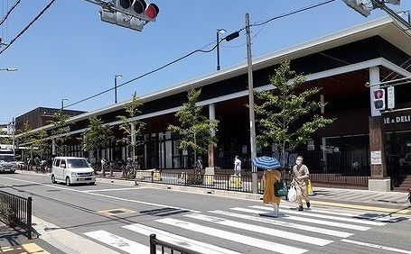 スーパー　阪急オアシス片山店様（スーパー）まで600m