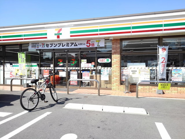 コンビニ　セブンイレブン春日岡本店（コンビニ）まで550m