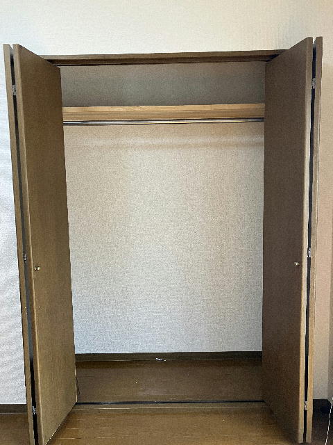 収納　ハンガー等も掛けられるクローゼットです♪