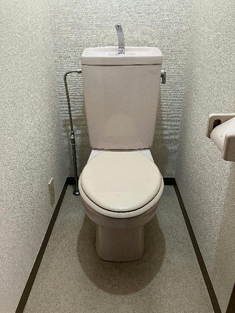 トイレ　手洗い機能付きのトイレです♪