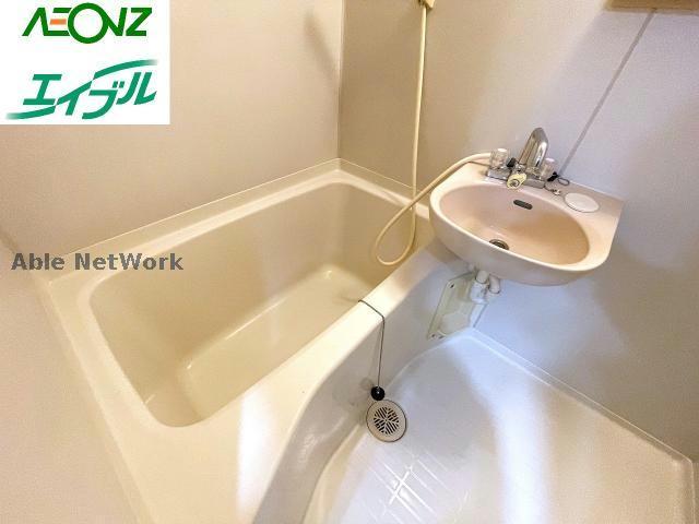 バス・シャワールーム　※同物件、別部屋の写真です