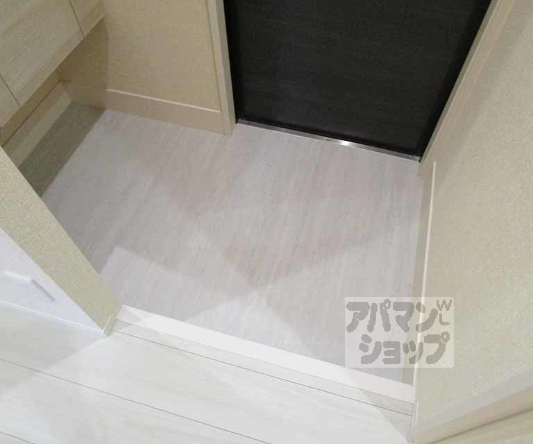 玄関　１０３号室の写真です。