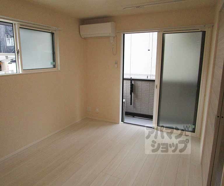 居室・リビング　１０３号室の写真です。