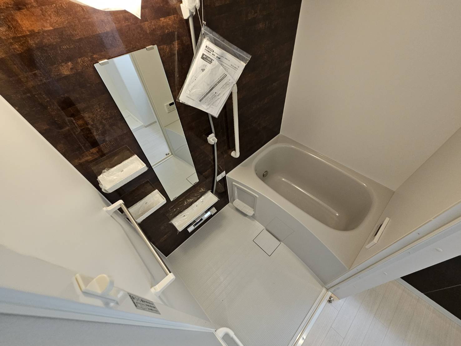 バス・シャワールーム　追炊き機能・浴室乾燥機付き。