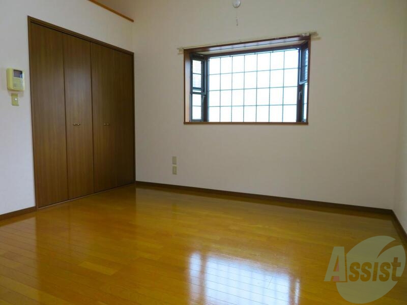 その他部屋・スペース　洋室１０帖のお部屋なので、家具を置いても広く使えますね。