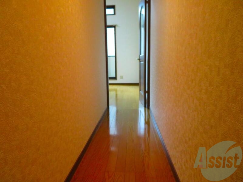 玄関　玄関から見たリビングです。採光が良いのが分かりますね。