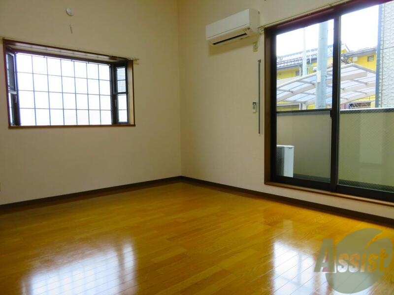 居室・リビング　洋室１０帖のお部屋になります。南向きで角部屋のお部屋です。