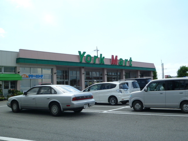スーパー　ヨークマート成田店（スーパー）まで909m