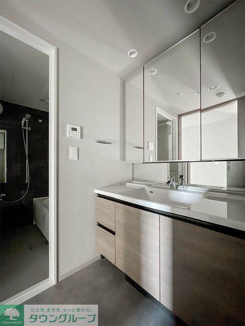 洗面設備　※写真は同タイプ住戸です。