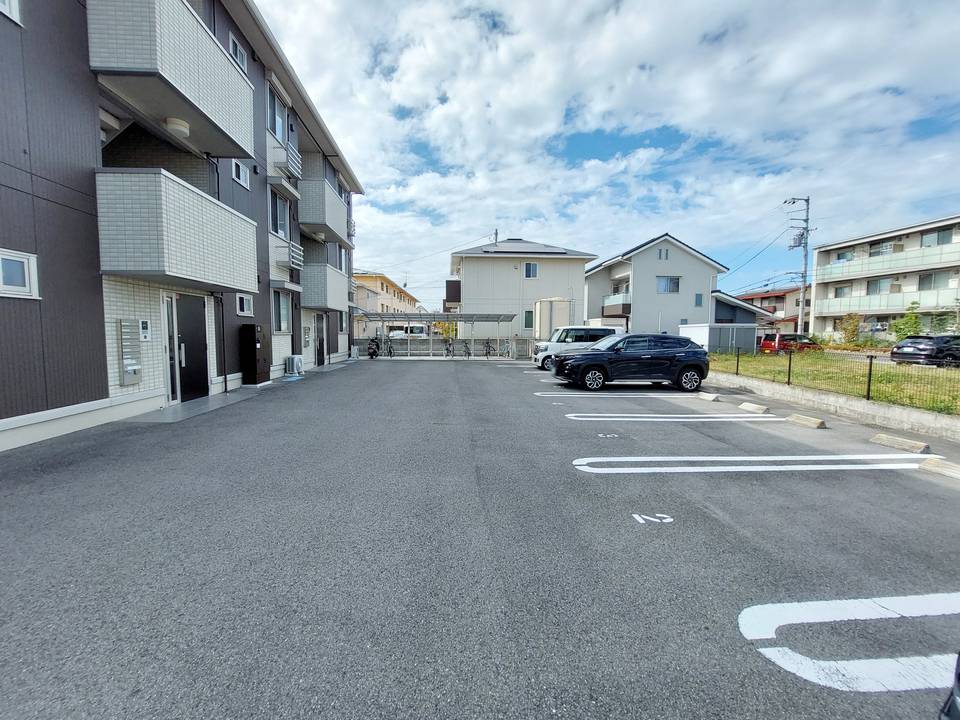 駐車場　駐車場