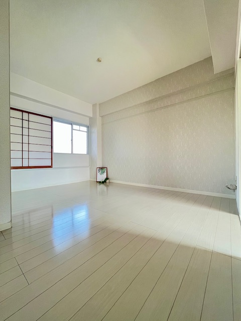 その他　リビングルームは白基調