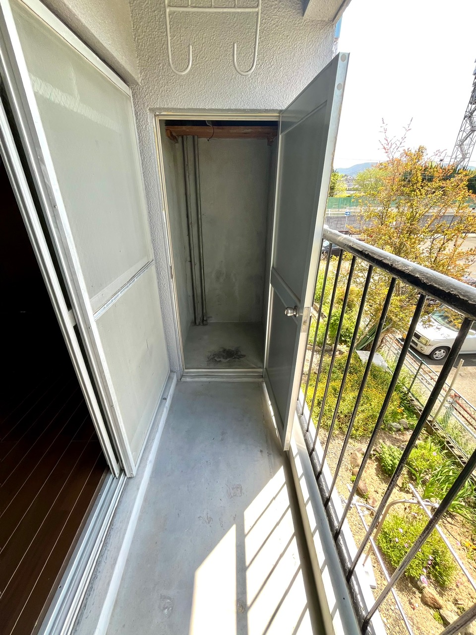 眺望　ぽかぽか陽ざしが心地いい、南向きのバルコニーにも収納あります