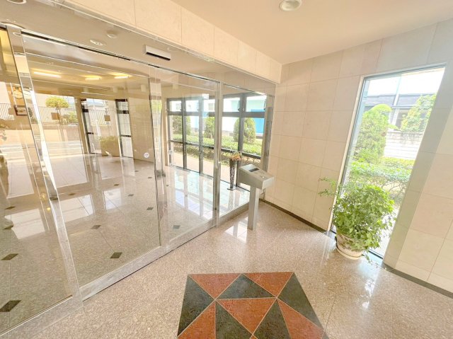 エントランス　綺麗なエントランスです。