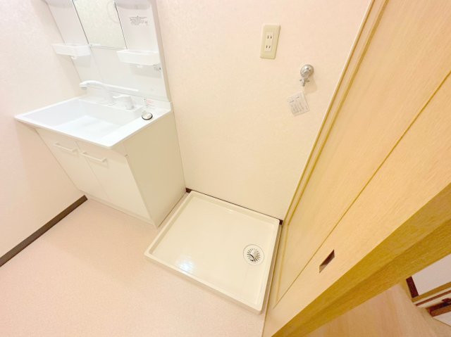 その他設備　室内に洗濯機置場があれば雨の日でも濡れる心配がございませんね