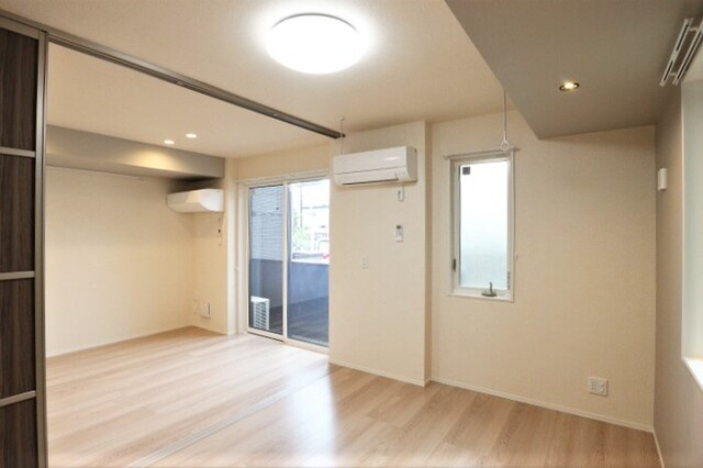 その他部屋・スペース　洋室からリビング