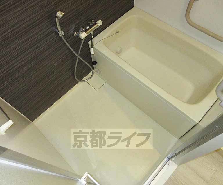 バス・シャワールーム　広いお風呂です