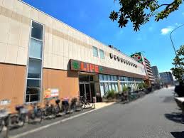 スーパー　ライフ六町駅前店（スーパー）まで586m