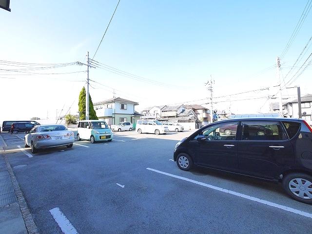 駐車場　駐車スペースもあります