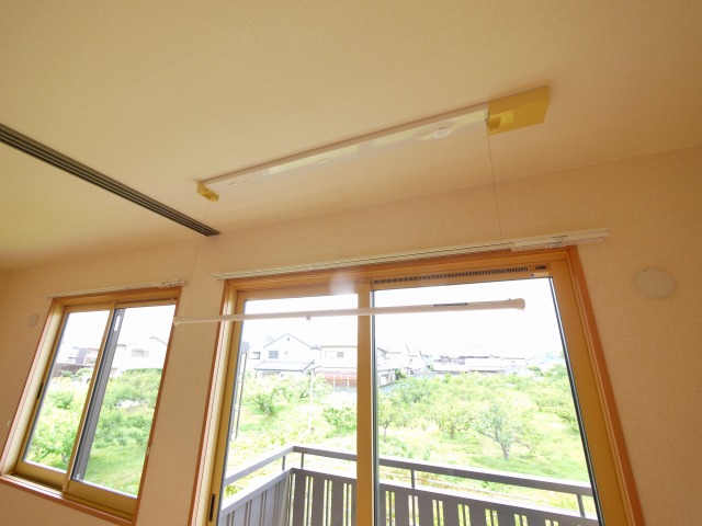 その他設備　室内物干しです。