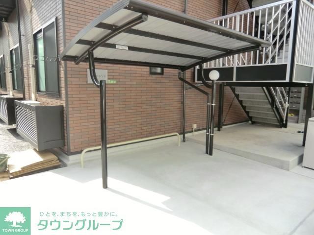 エントランス　ルーフ付き自転車置場