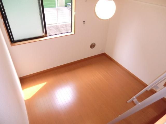 居室・リビング　南向きの明るいお部屋です。