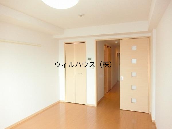 居室・リビング　広々とした洋室！