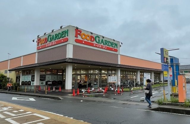 スーパー　フードガーデン　七里店（スーパー）まで550m