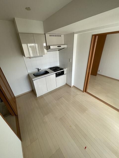 キッチン　（別タイプ参考写真）クィーンシティ板橋本町ラディウス　板橋区