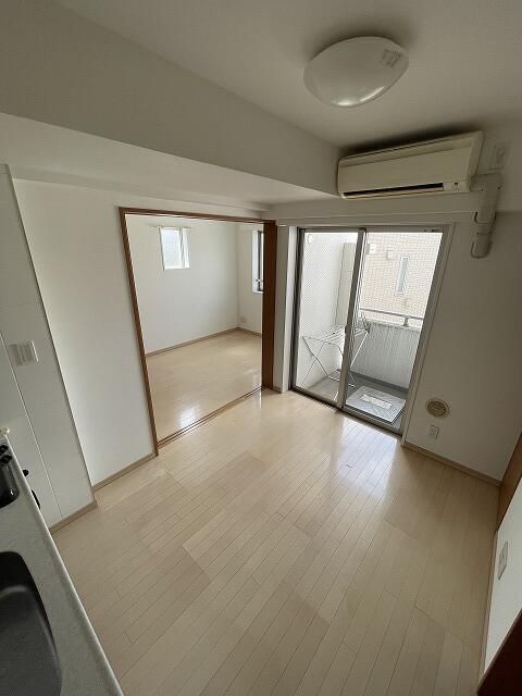 居室・リビング　（別タイプ参考写真）クィーンシティ板橋本町ラディウス　板橋区
