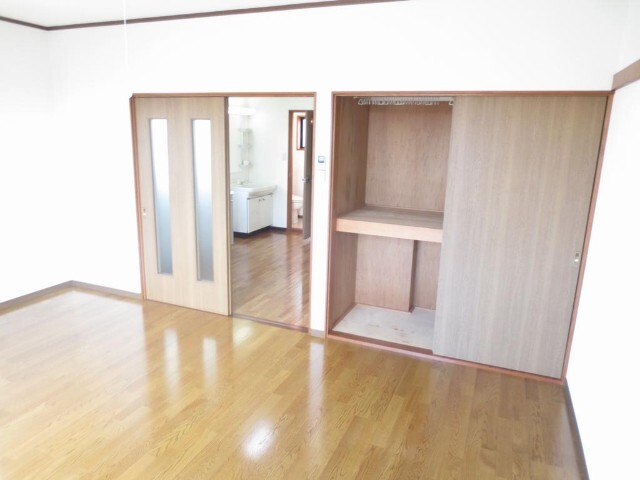 収納　写真は反転タイプです。