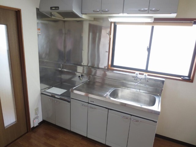 キッチン　写真は反転タイプです。