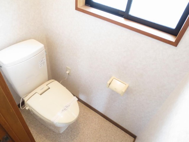 トイレ　写真は反転タイプです。