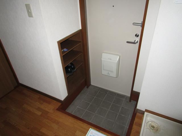 玄関　写真は反転タイプです。