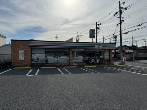 コンビニ　セブンイレブン 八尾小畑町店（コンビニ）まで986m